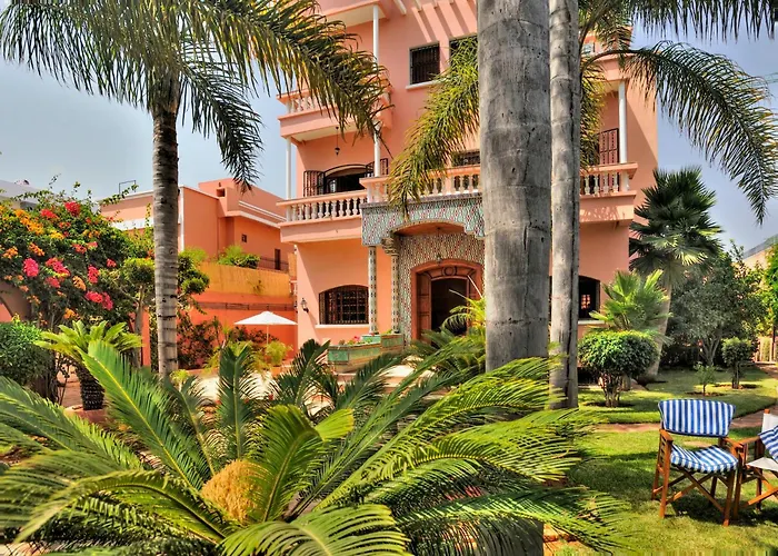Lhostel A