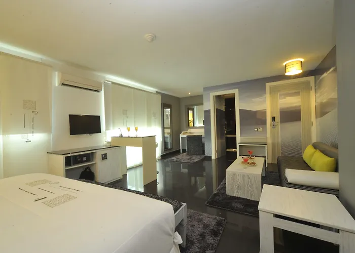 Jacuzzi hotel: Le Trianon Luxury Hotel & Spa